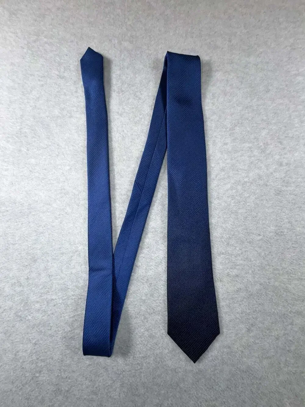 Kenneth Cole Reaction Men's Navy Blue Textured 100% Silk Necktie